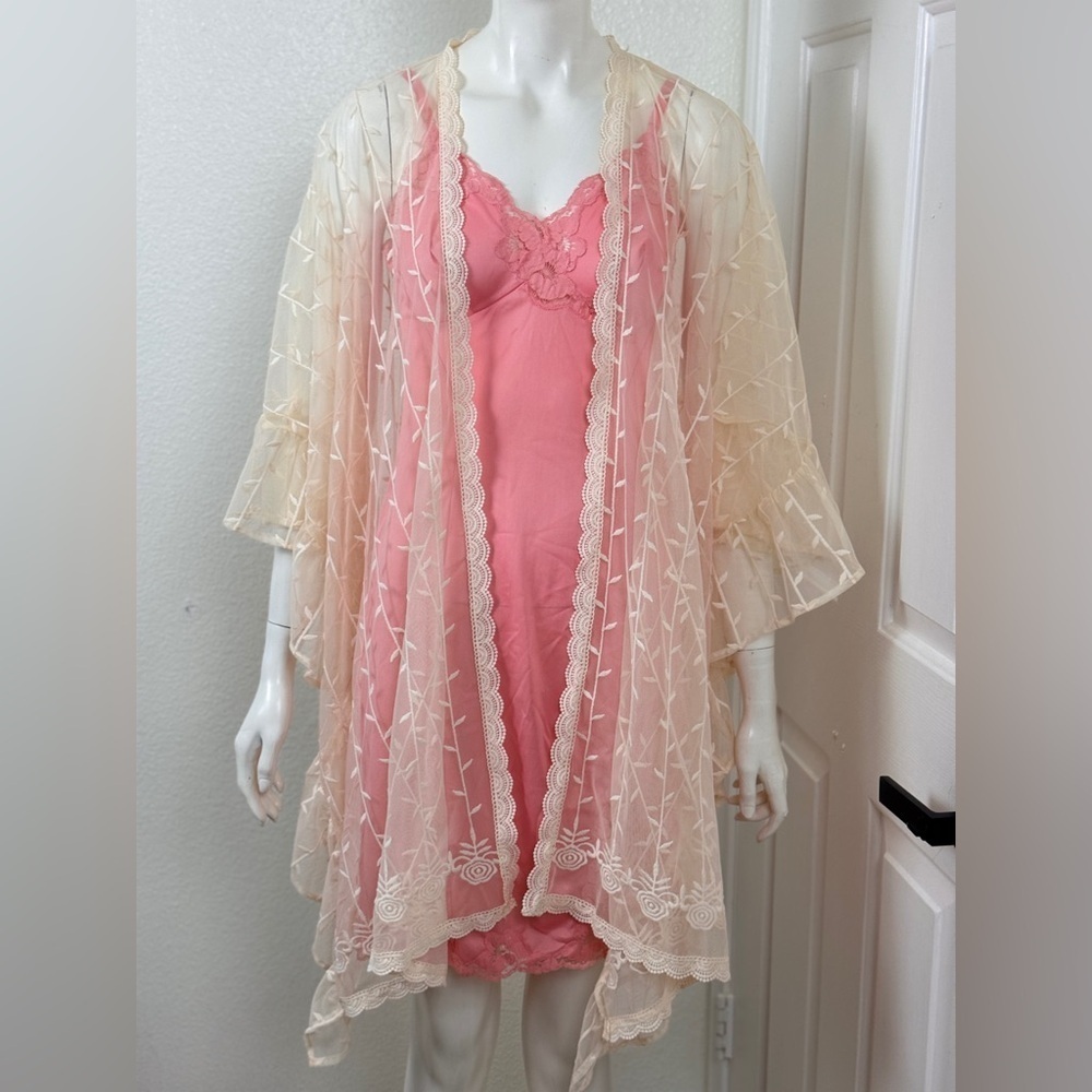 Torrid Romantic embroidered Cream Lace Chemise Top One Size. J-45